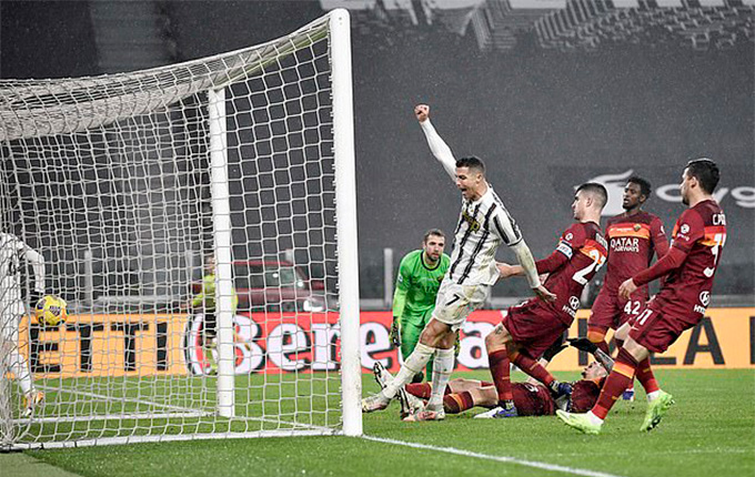 Bàn thắng kết thúc trận Juventus vs Roma cũng do siêu cầu thủ 36 tuổi quyết định