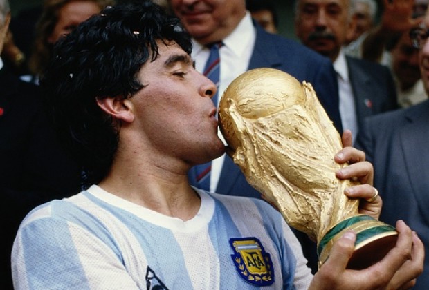Ông hoàng bóng đá Maradona