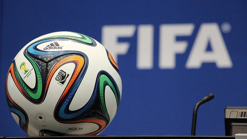 Kích thước tiêu chuẩn của quả bóng đá do FIFA đề ra là như thế nào?
